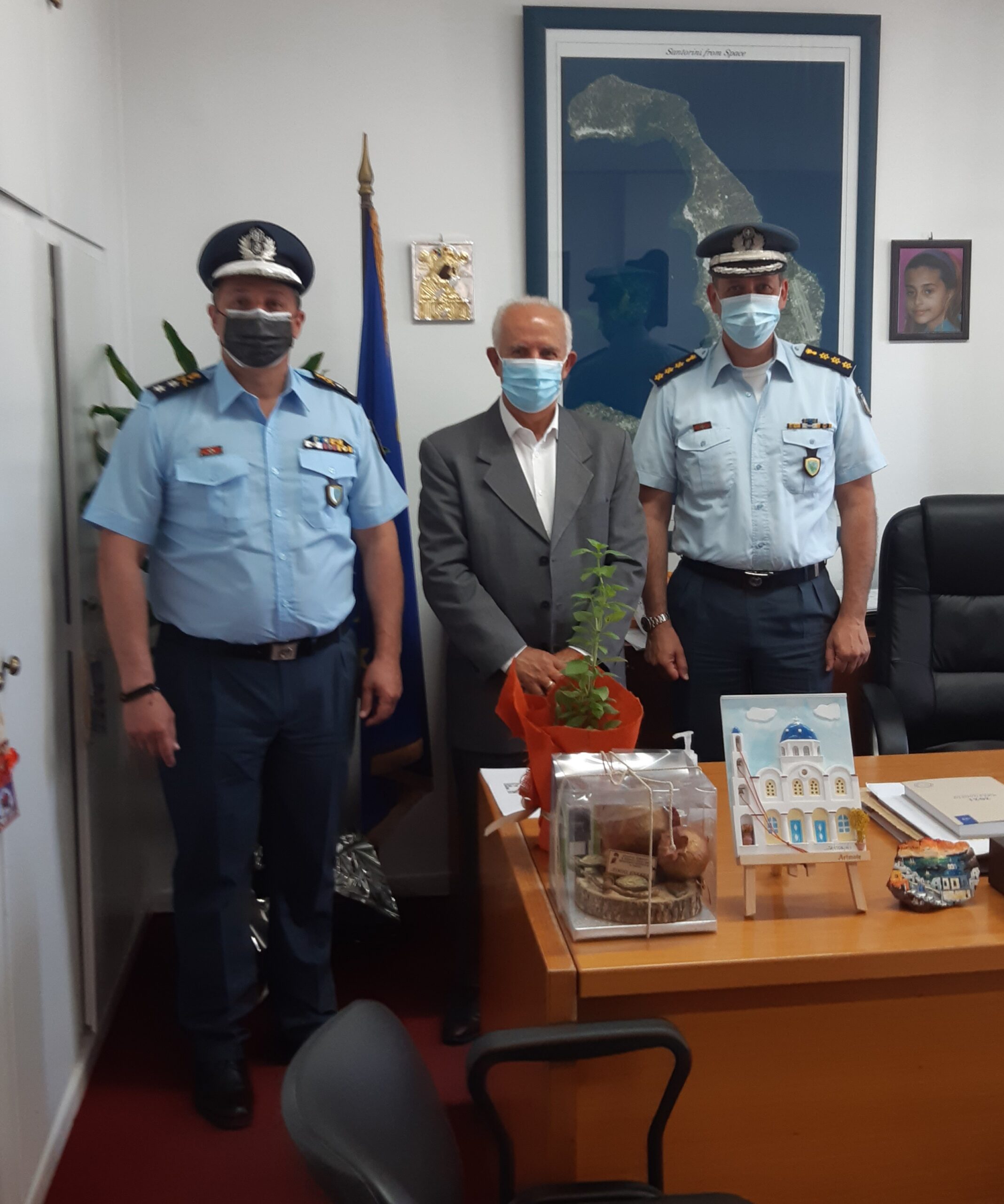 Η ηγεσία της αστυνομίας Νοτίου Αιγαίου επισκέφθηκε τον Έπαρχο κ. Χ.Δαρζέντα