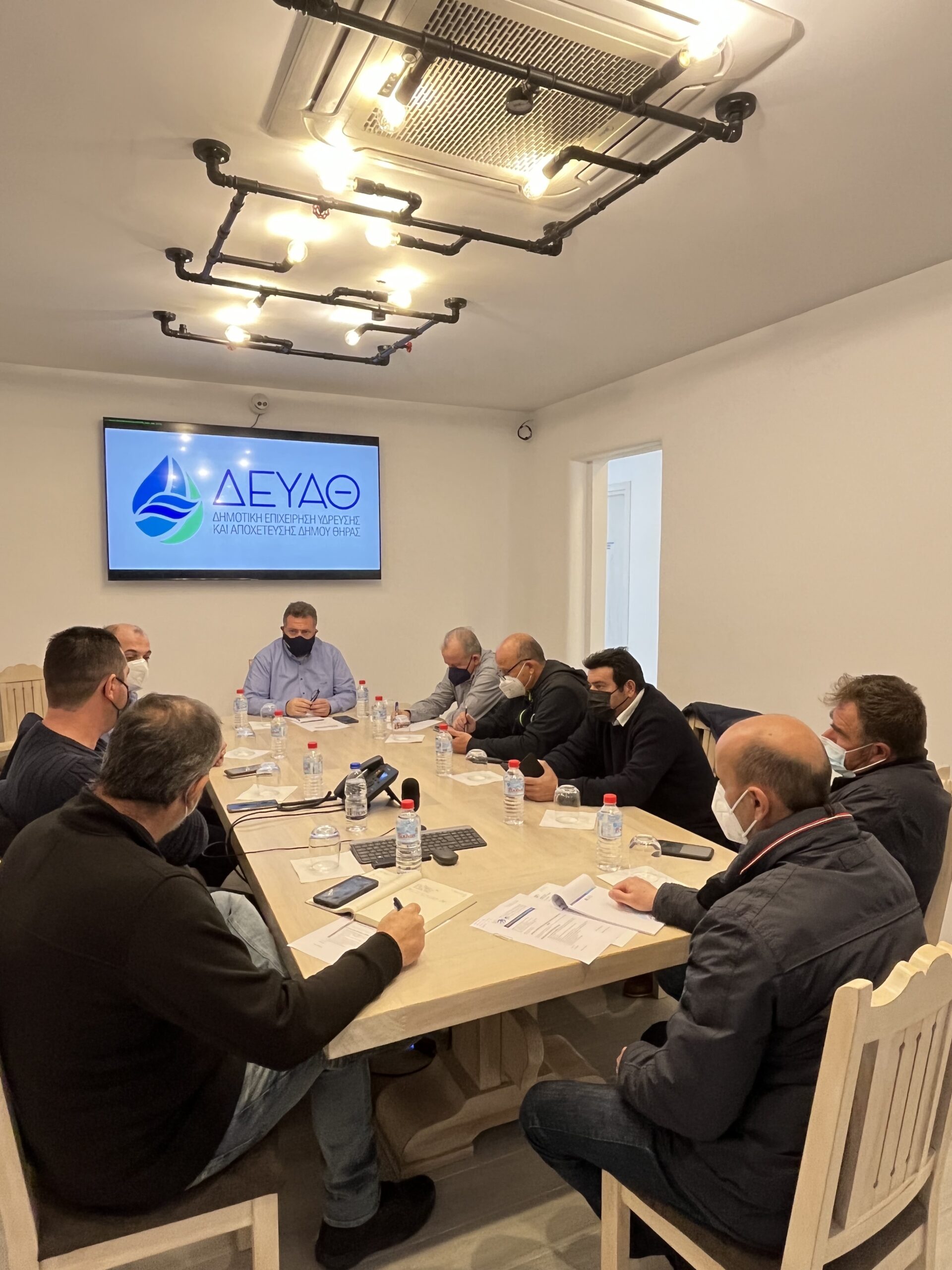 Συνάντηση του Προέδρου της Δ.Ε.Υ.Α.Θ. με τον Εμποροεπαγγελματικό Σύλλογο Θήρας