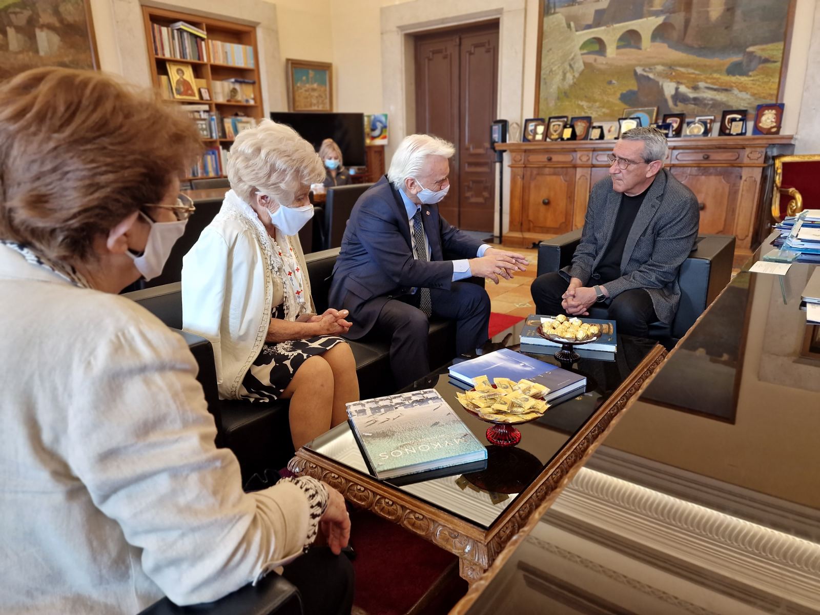 Συνάντηση του Περιφερειάρχη Νοτίου Αιγαίου με τον Πρόεδρο του Ελληνικού Ερυθρού Σταυρού