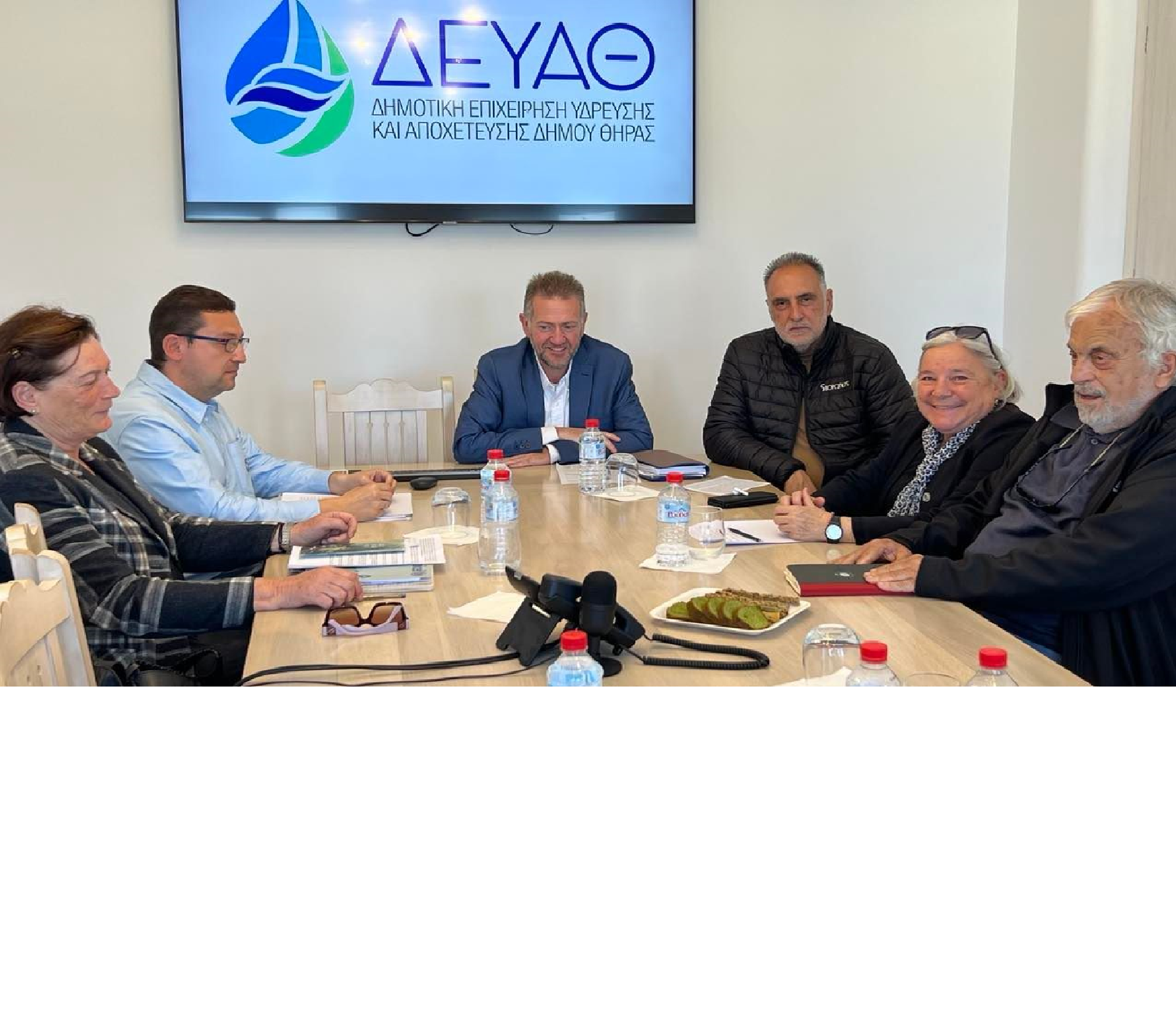 Συνάντηση του Προέδρου της Δ.Ε.Υ.Α.Θ. με στελέχη του Κ.Κ.Ε. Θήρας