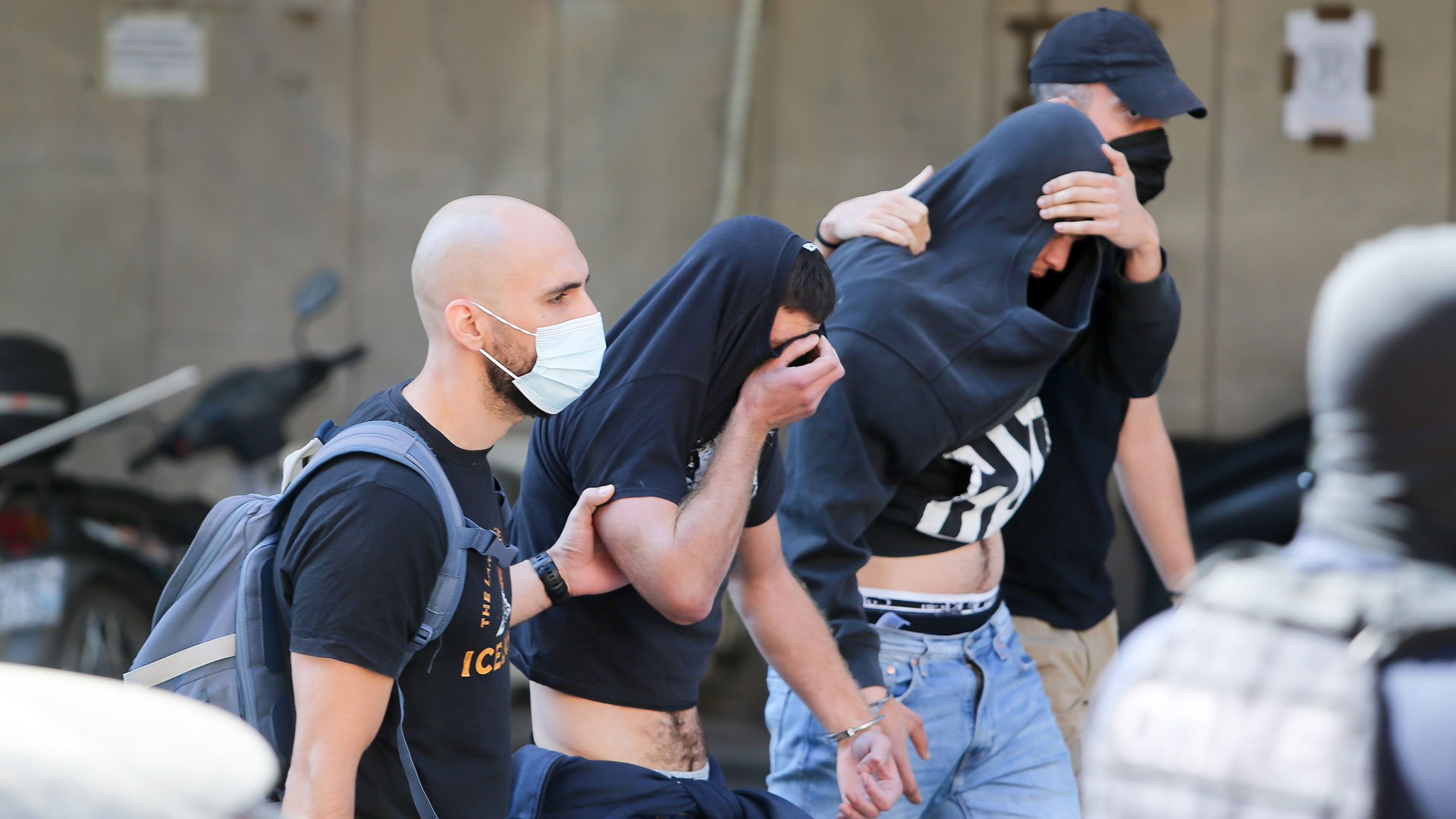 Νέα Φιλαδέλφεια: «Φρούριο» η Ευελπίδων – Ενώπιον του εισαγγελέα οι συλληφθέντες