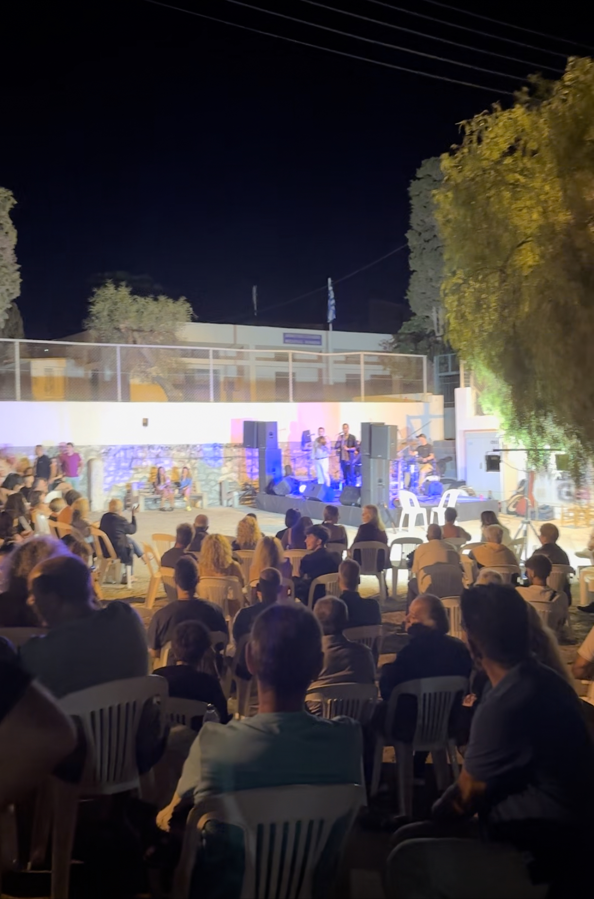 Η τριήμερη μουσικοχορευτική περιοδεία του Συλλόγου Κρητών Σαντορίνης ”ΤΟ ΑΡΚΑΔΙ” σε συνεργασία με την Περιφέρεια Νοτίου Αιγαίου και το ΔΑΠΠΟΣ ολοκληρώθηκε