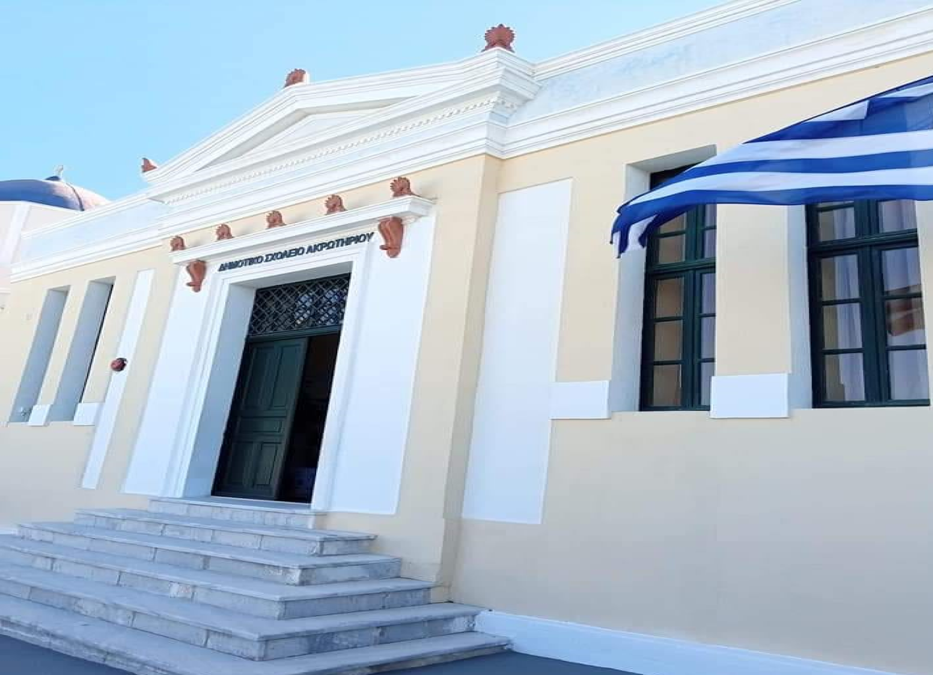 Η ανάρτηση του Δημάρχου, και επικεφαλή του Σαντορινιού Οράματος Αντώνη Σιγάλα, για την έναρξη της σχολικής χρονιάς